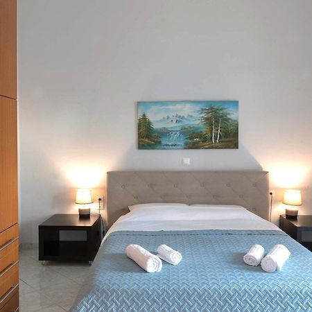 Private Spacious Apartment Athene Buitenkant foto