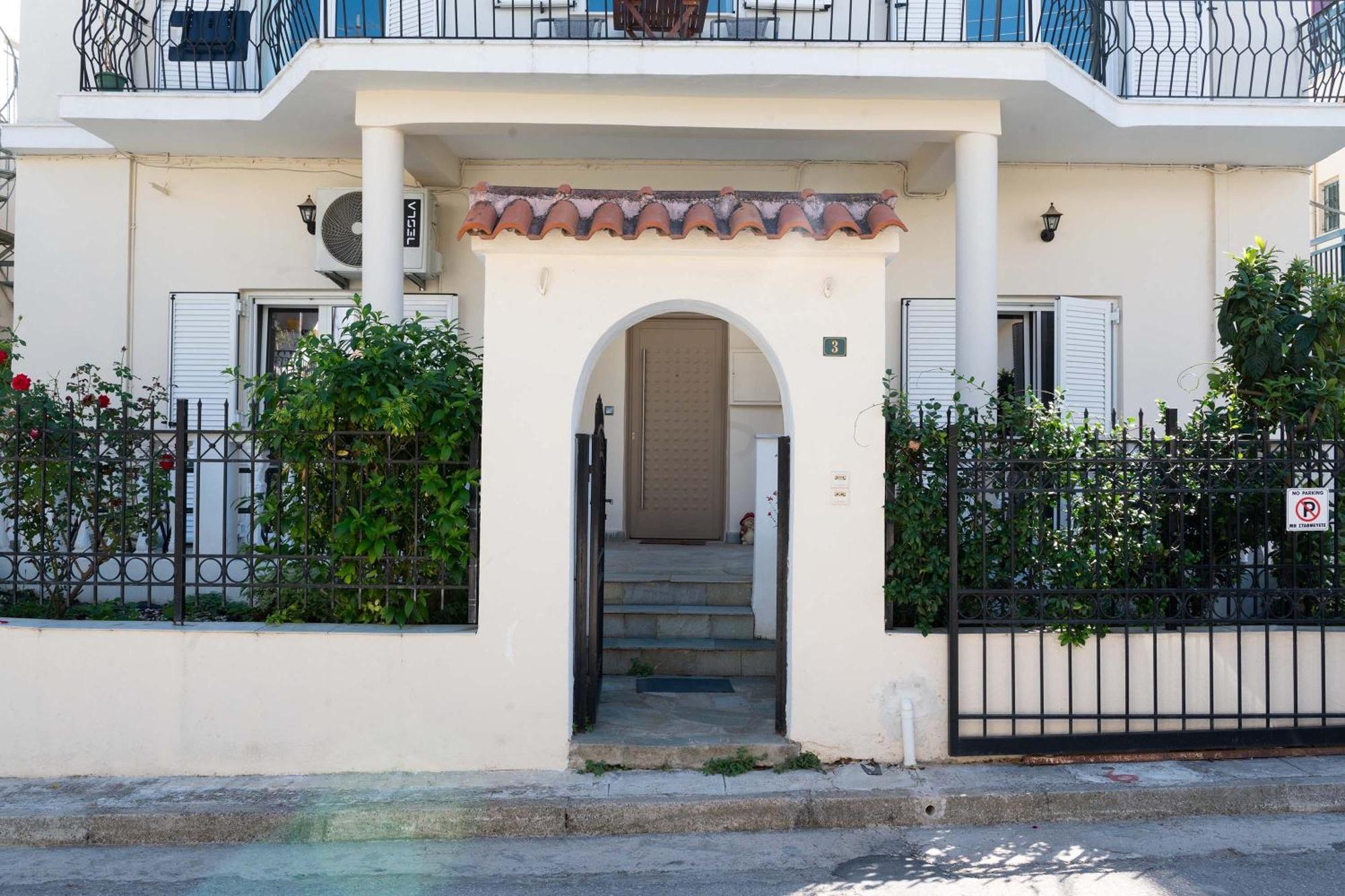 Private Spacious Apartment Athene Buitenkant foto