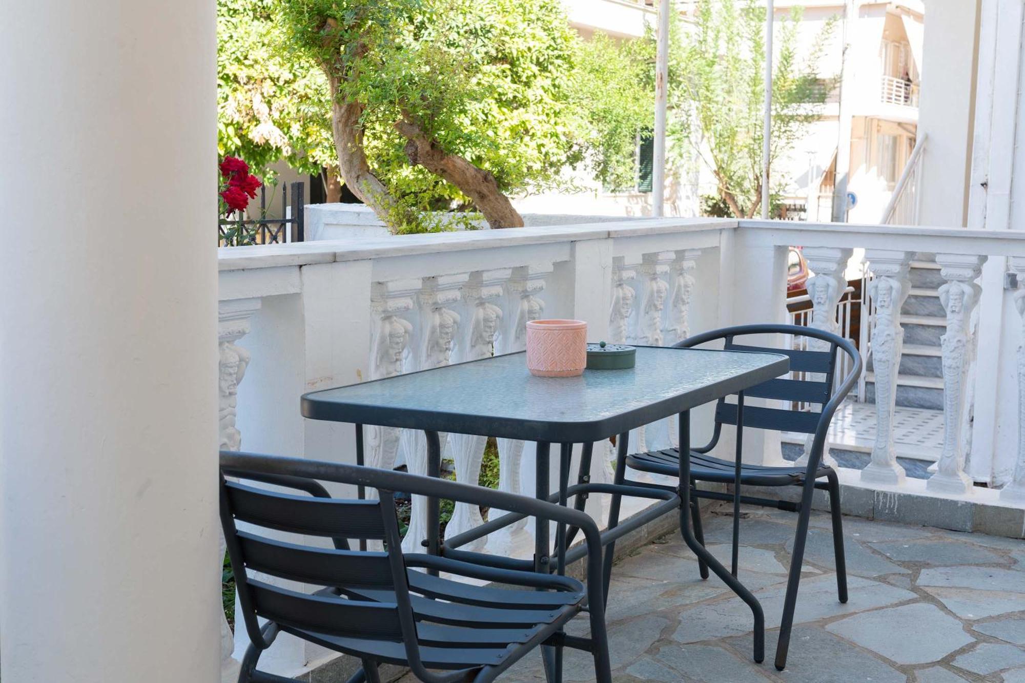 Private Spacious Apartment Athene Buitenkant foto